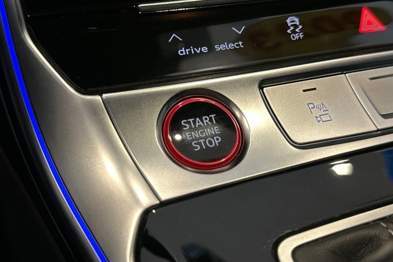 Audi RS 7 Vehicle Full-screen Gallery Image 20