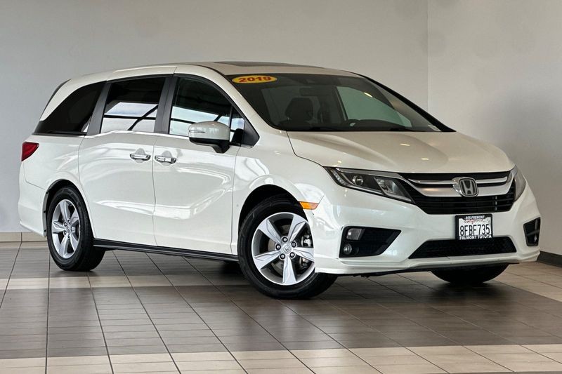 Honda Odyssey Vehicle Full-screen Gallery Image 02