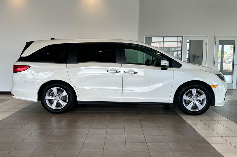 Honda Odyssey Vehicle Full-screen Gallery Image 03