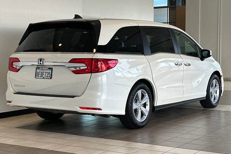 Honda Odyssey Vehicle Full-screen Gallery Image 04