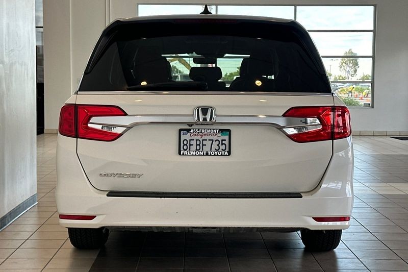 Honda Odyssey Vehicle Full-screen Gallery Image 05