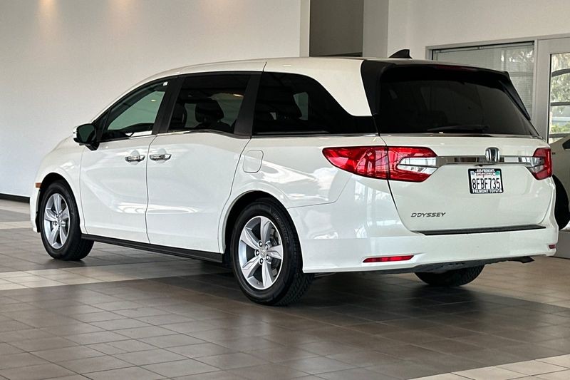 Honda Odyssey Vehicle Full-screen Gallery Image 06