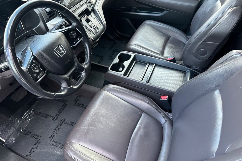 Honda Odyssey Vehicle Full-screen Gallery Image 10