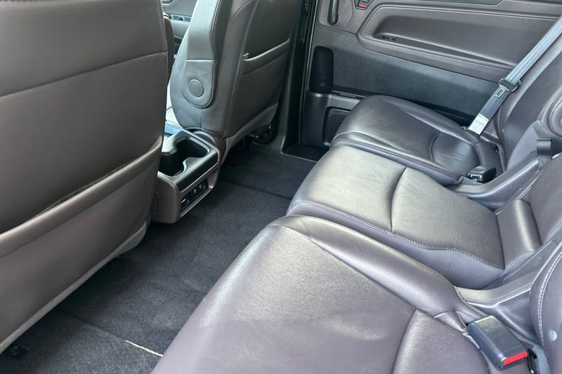 Honda Odyssey Vehicle Full-screen Gallery Image 12