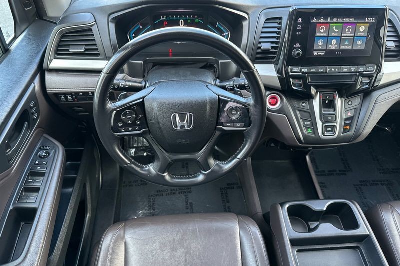 Honda Odyssey Vehicle Full-screen Gallery Image 14