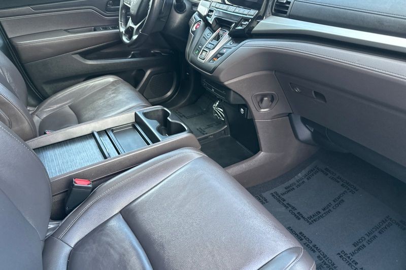 Honda Odyssey Vehicle Full-screen Gallery Image 17
