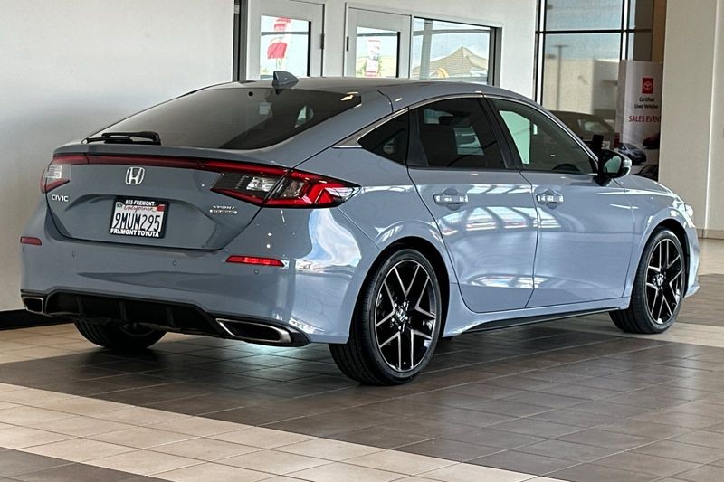 Honda Civic Hatchback Vehicle Full-screen Gallery Image 04