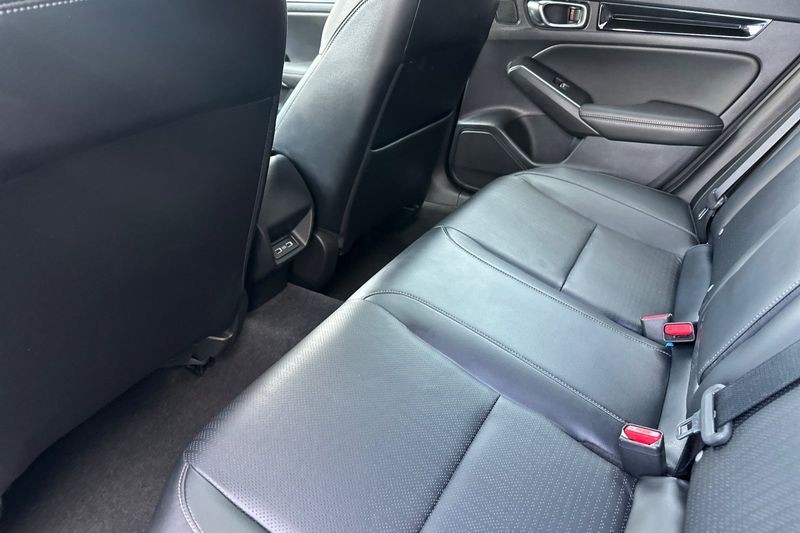 Honda Civic Hatchback Vehicle Full-screen Gallery Image 12