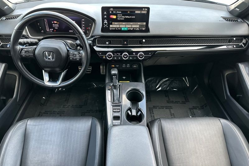 Honda Civic Hatchback Vehicle Full-screen Gallery Image 13