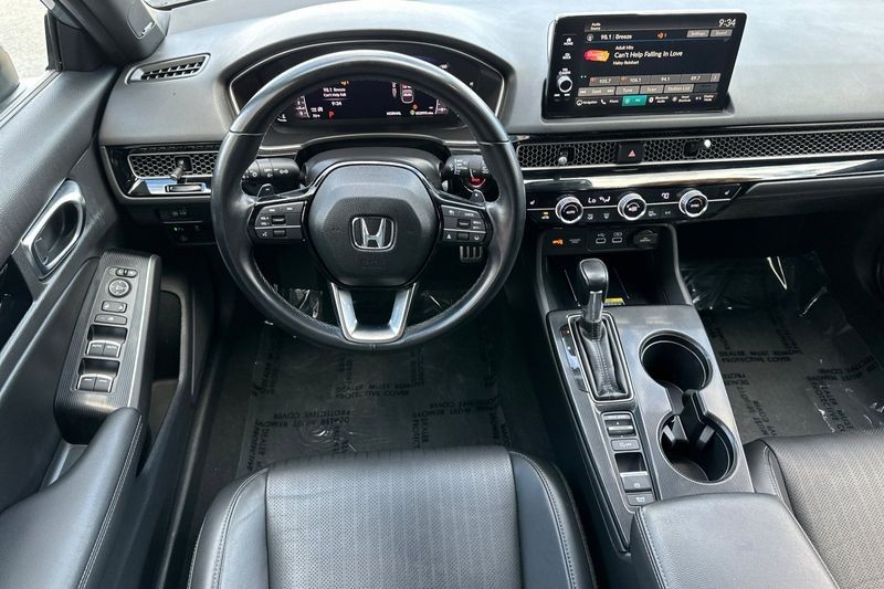Honda Civic Hatchback Vehicle Full-screen Gallery Image 14