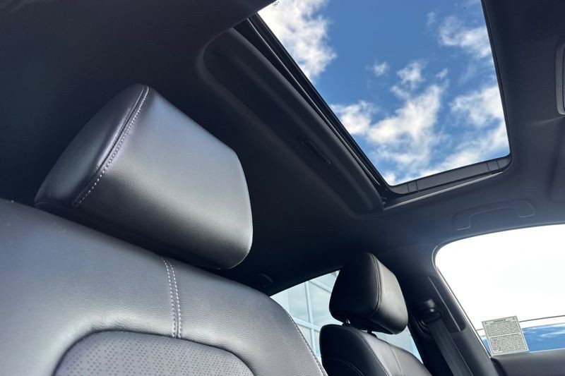 Honda Civic Hatchback Vehicle Full-screen Gallery Image 17