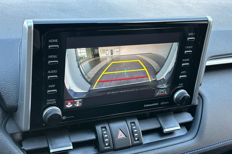 Toyota RAV4 Hybrid Vehicle Full-screen Gallery Image 19