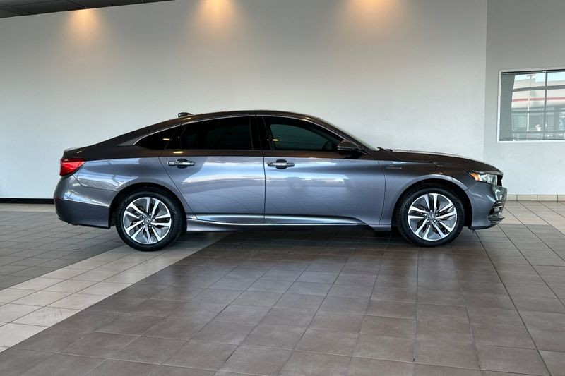 Honda Accord Hybrid Vehicle Full-screen Gallery Image 03