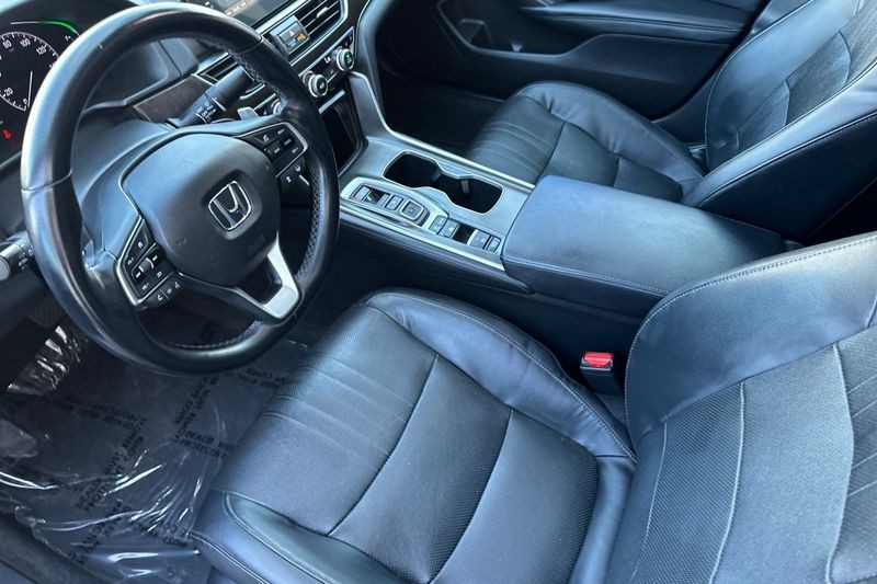 Honda Accord Hybrid Vehicle Full-screen Gallery Image 10