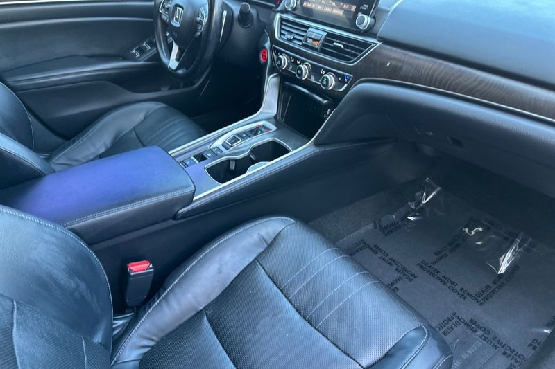 Honda Accord Hybrid Vehicle Full-screen Gallery Image 15