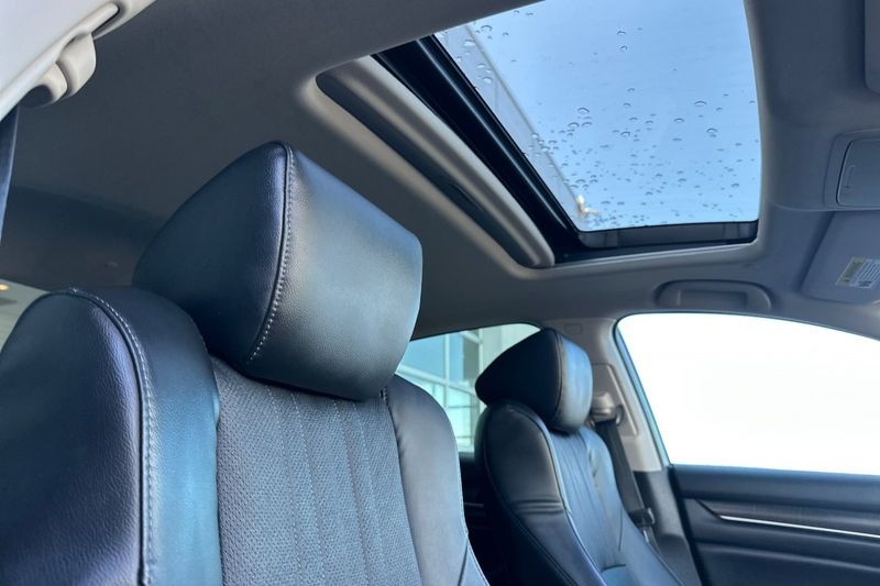 Honda Accord Hybrid Vehicle Full-screen Gallery Image 16