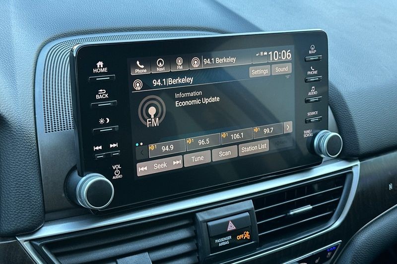 Honda Accord Hybrid Vehicle Full-screen Gallery Image 17