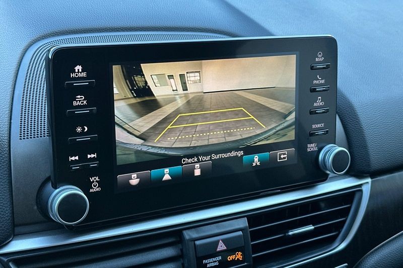 Honda Accord Hybrid Vehicle Full-screen Gallery Image 18
