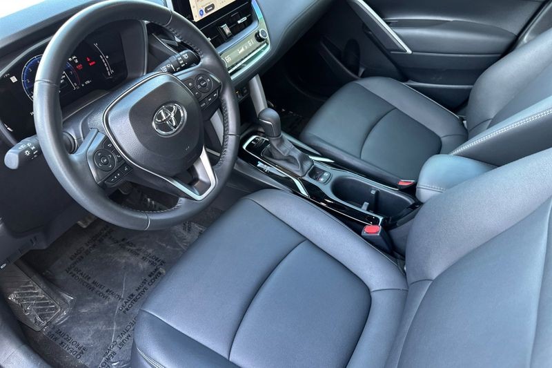 Toyota Corolla Cross Vehicle Full-screen Gallery Image 10