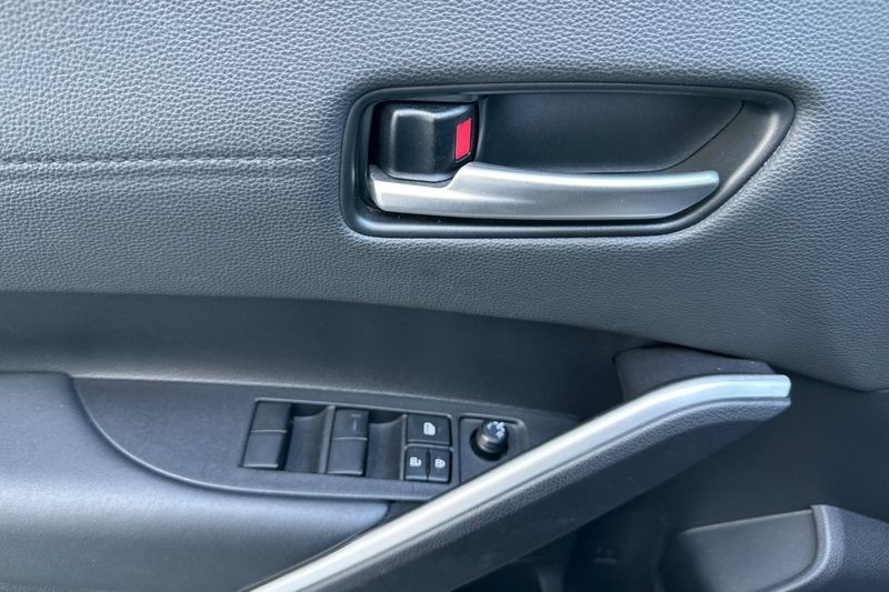 Toyota Corolla Cross Vehicle Full-screen Gallery Image 11