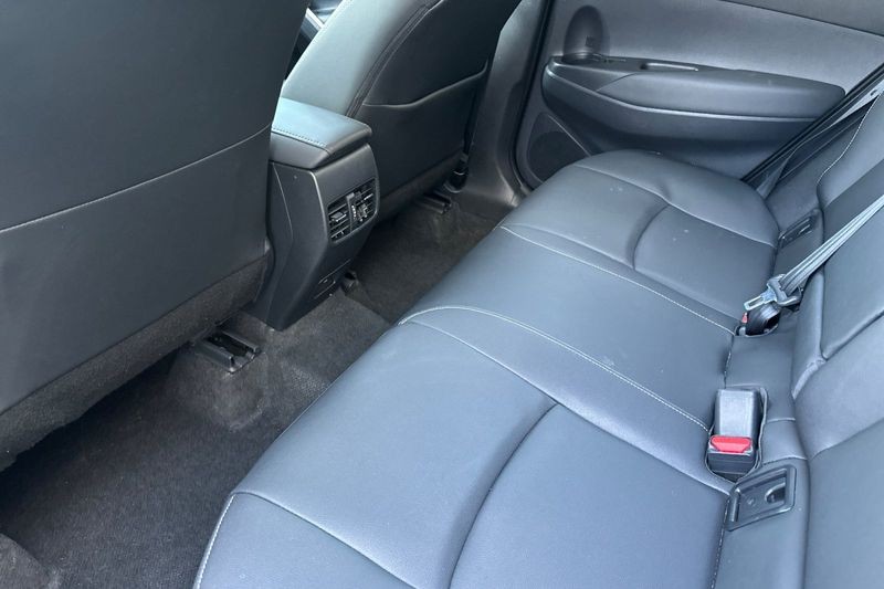 Toyota Corolla Cross Vehicle Full-screen Gallery Image 12
