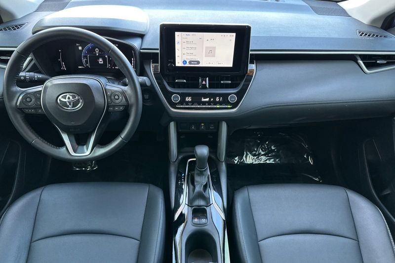 Toyota Corolla Cross Vehicle Full-screen Gallery Image 13
