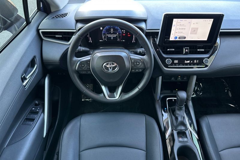 Toyota Corolla Cross Vehicle Full-screen Gallery Image 14