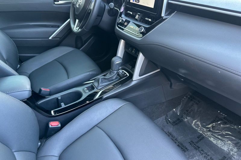 Toyota Corolla Cross Vehicle Full-screen Gallery Image 16