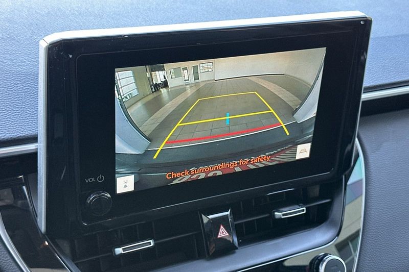 Toyota Corolla Cross Vehicle Full-screen Gallery Image 19