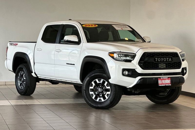 Toyota Tacoma 4WD Vehicle Full-screen Gallery Image 02