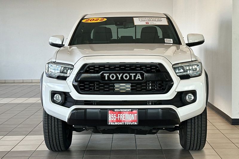 Toyota Tacoma 4WD Vehicle Full-screen Gallery Image 09