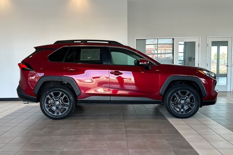 Toyota RAV4 Vehicle Full-screen Gallery Image 03