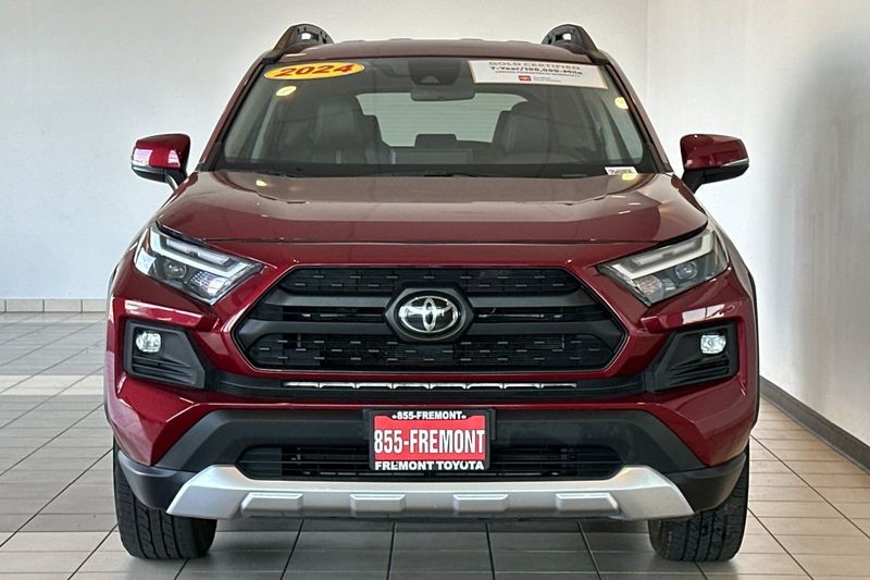 Toyota RAV4 Vehicle Full-screen Gallery Image 09