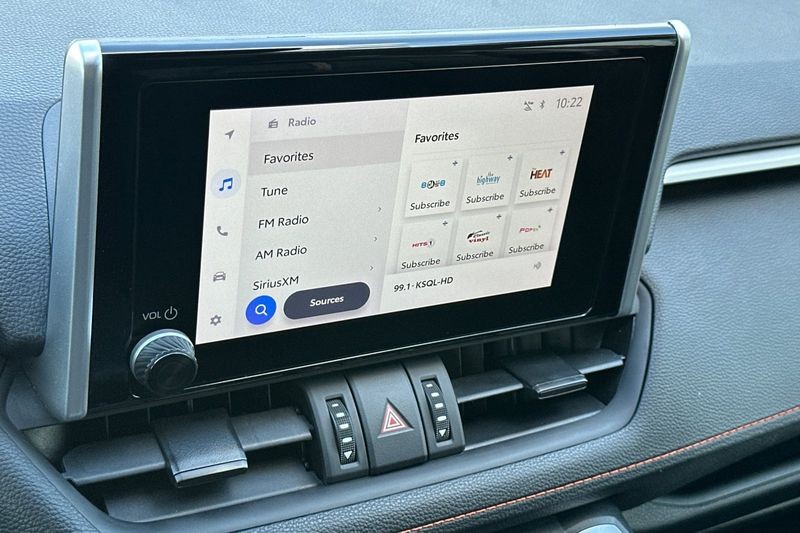 Toyota RAV4 Vehicle Full-screen Gallery Image 18