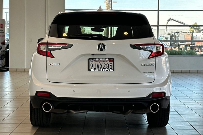 Acura RDX Vehicle Full-screen Gallery Image 05