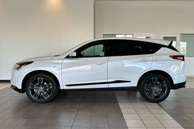 Acura RDX Vehicle Full-screen Gallery Image 07