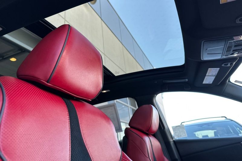 Acura RDX Vehicle Full-screen Gallery Image 17