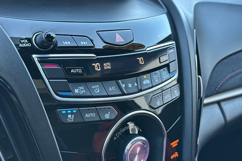 Acura RDX Vehicle Full-screen Gallery Image 20