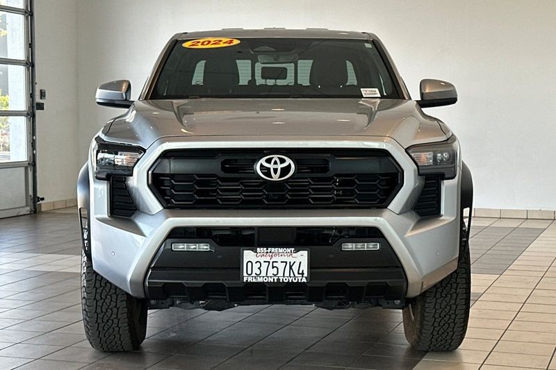 Toyota Tacoma 4WD Vehicle Full-screen Gallery Image 09