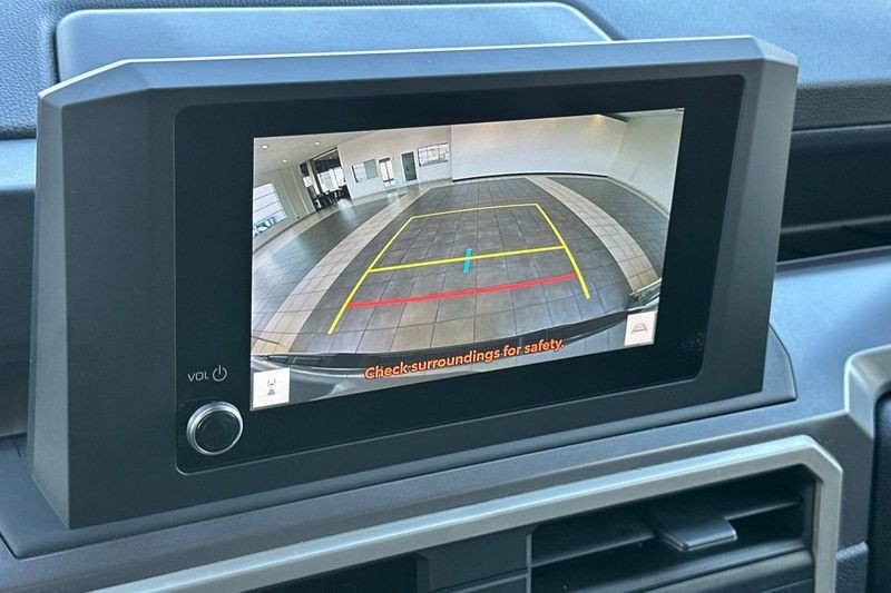 Toyota Tacoma 4WD Vehicle Full-screen Gallery Image 18