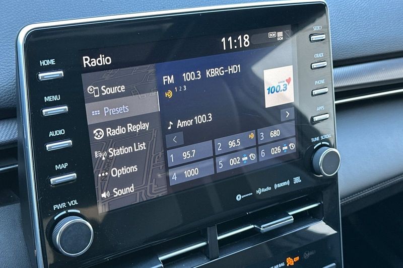 Toyota Avalon Vehicle Full-screen Gallery Image 17