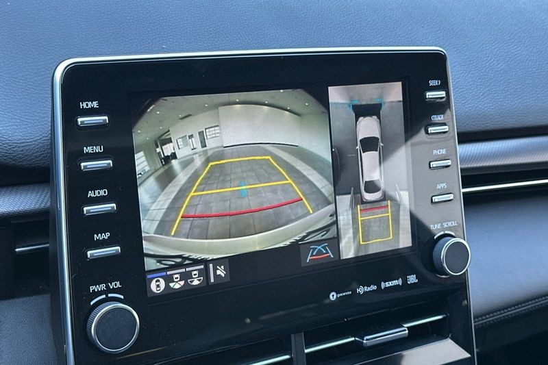 Toyota Avalon Vehicle Full-screen Gallery Image 18
