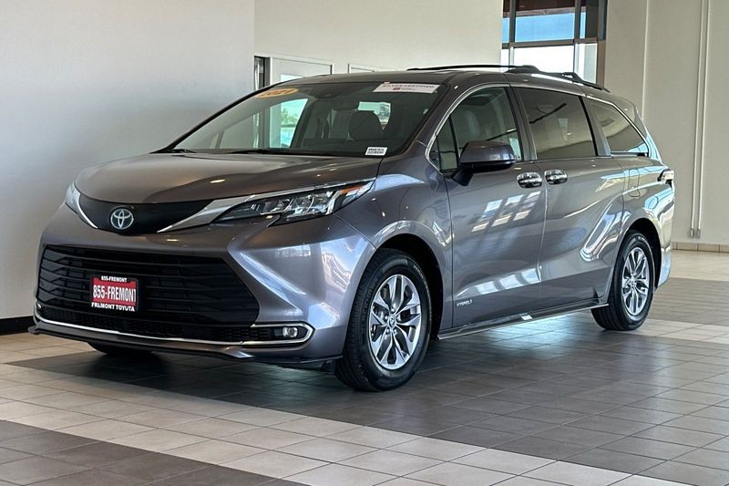 Toyota Sienna Vehicle Full-screen Gallery Image 08