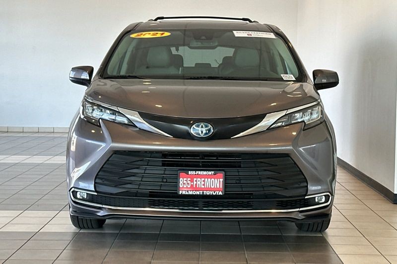 Toyota Sienna Vehicle Full-screen Gallery Image 09