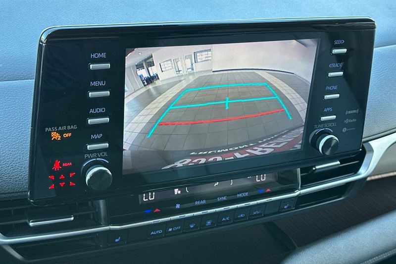 Toyota Sienna Vehicle Full-screen Gallery Image 20