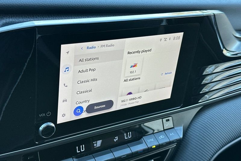 Toyota Camry Vehicle Full-screen Gallery Image 17