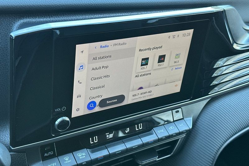 Toyota Camry Vehicle Full-screen Gallery Image 17