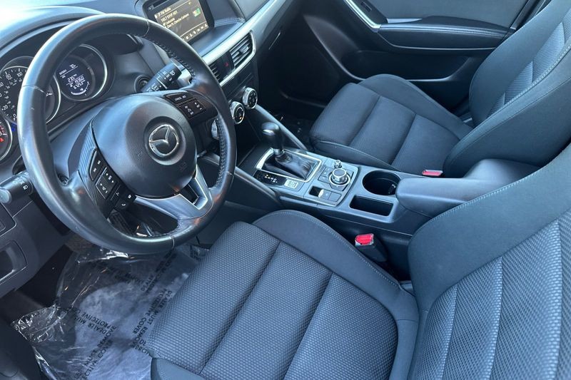Mazda CX-5 Vehicle Full-screen Gallery Image 10