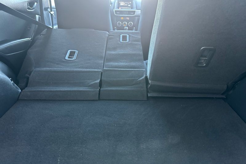 Mazda CX-5 Vehicle Full-screen Gallery Image 15