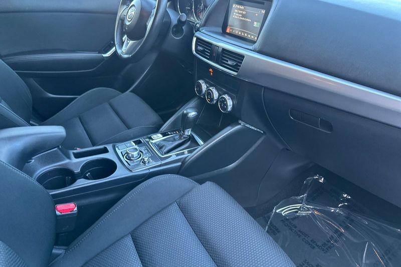Mazda CX-5 Vehicle Full-screen Gallery Image 16